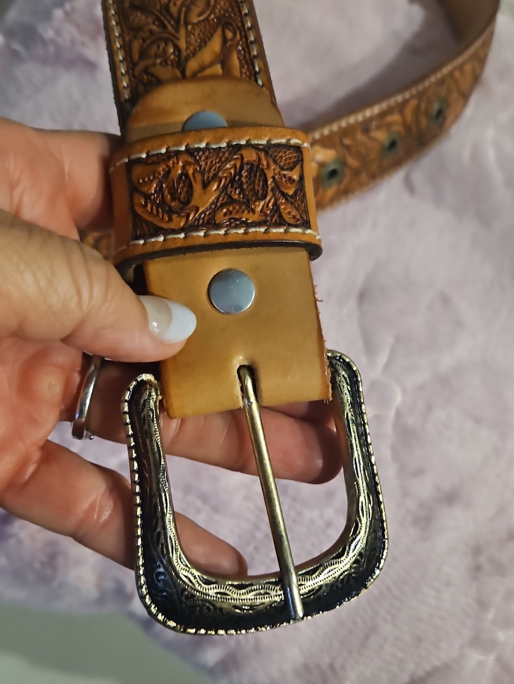Hand-Tooled Floral Leather Belt in Tan 34" - Picture 2 of 6